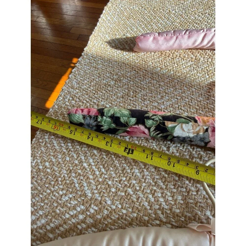 Set a four vintage cloth hangers